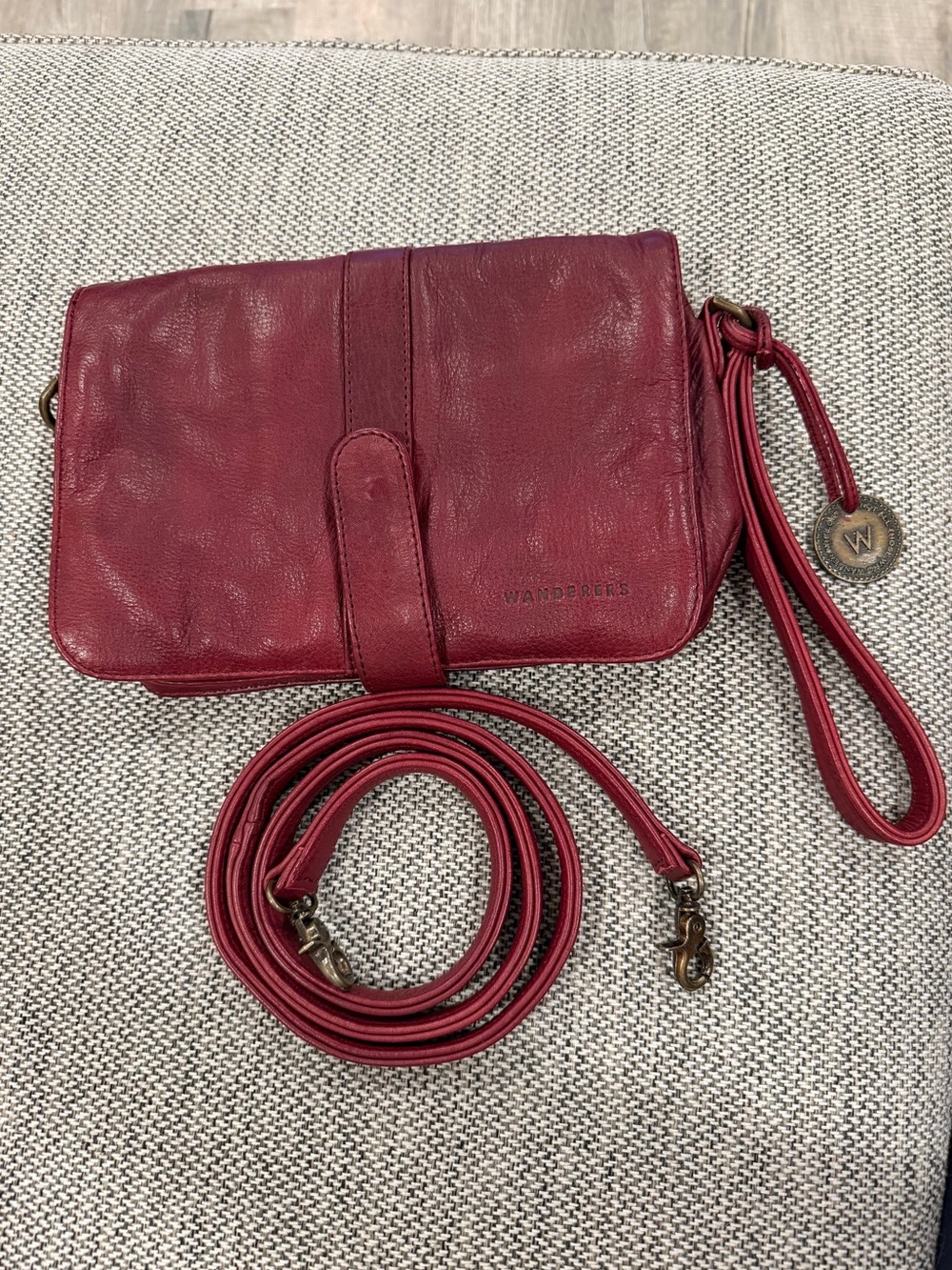 Wanderers Travel Co Notting Hill Burgundy Leather Crossbody Wristlet EUC